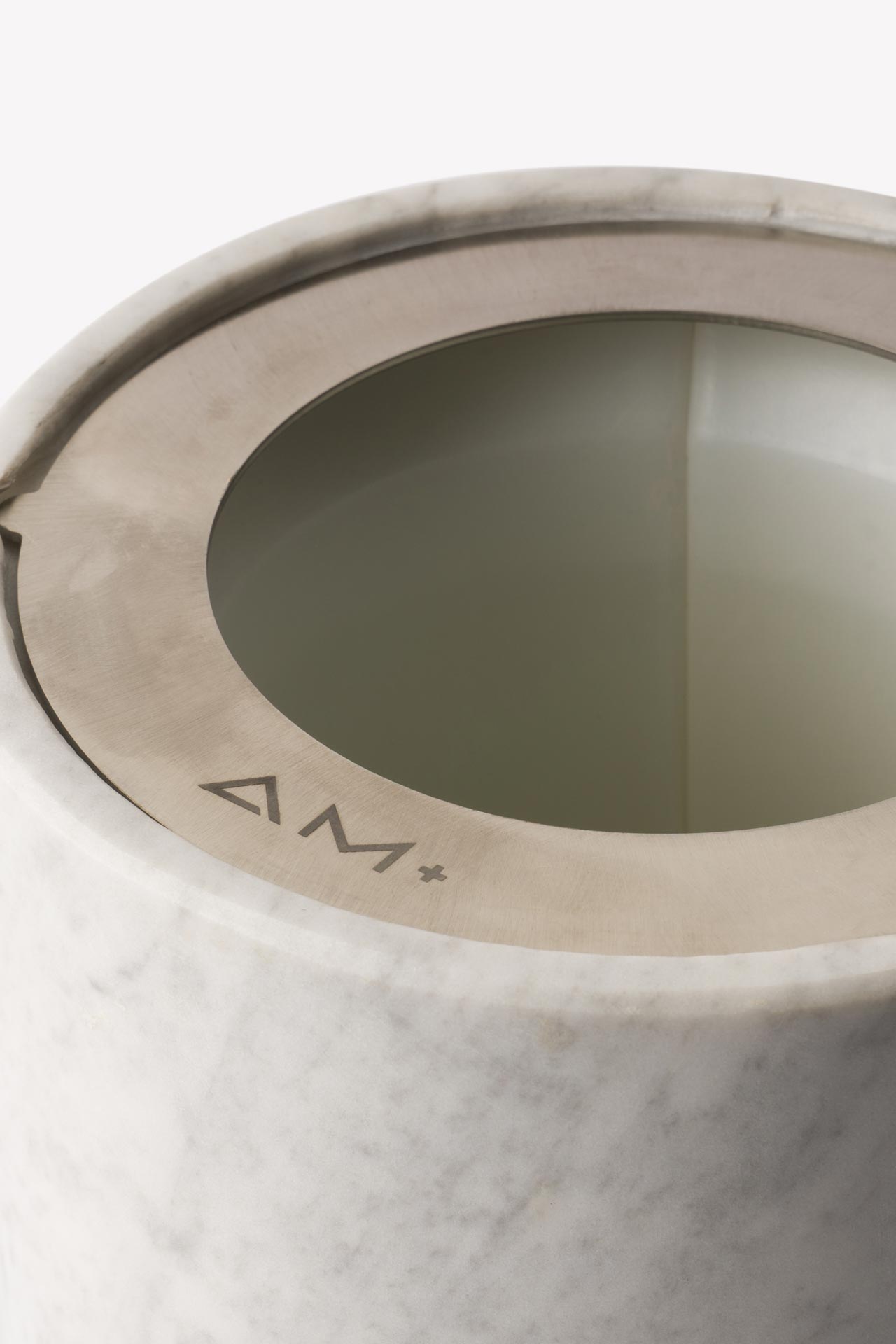 Dettaglio Logo AM Plus Bacco One Carrara